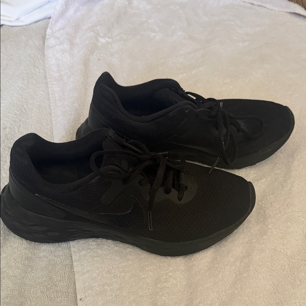 Nike Men's Black Athletic Shoes